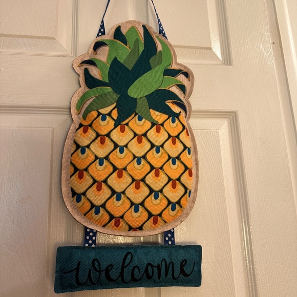 Burlap/Polyester Stuffed Pineapple Welcome Sign/Door Greeter by Evergreen - Picture 13 of 14